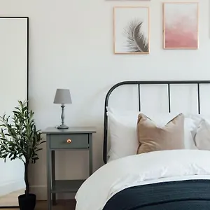  Apartment Stylish 2 Bedroom Flat In Ilford, London